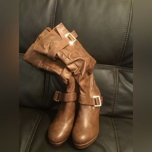 Women’s Camel colored Heeled slouch boots with 2 Buckles size 8 w/ 3 inch heel.